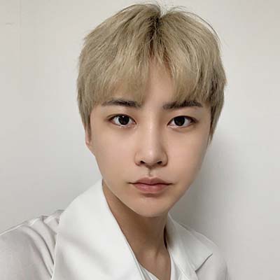wonjin selfie