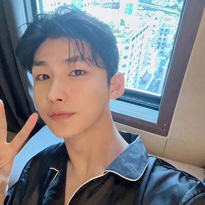 wonjin selfie